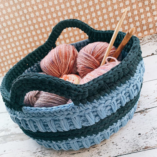 cover image of crochet tool