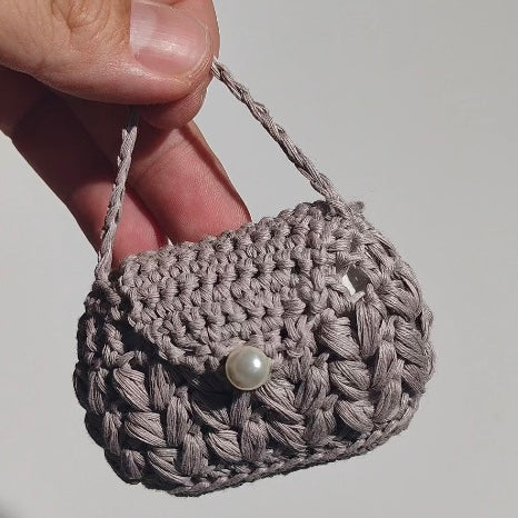 Get your summer fashion - raffia earphone case